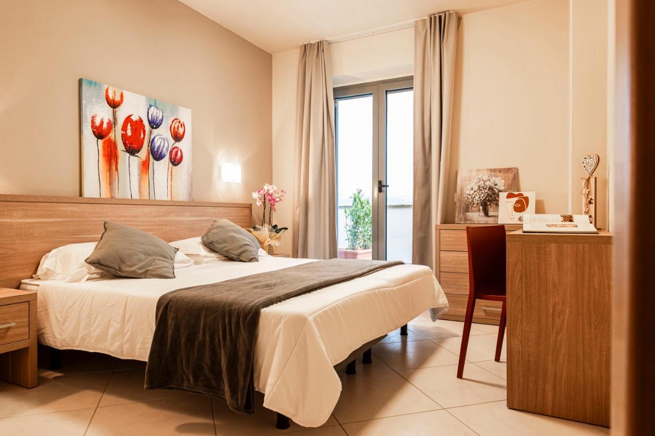 Tuscasi Aparthotel Совичилле Экстерьер фото